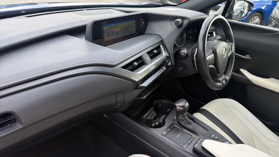 Lexus UX 250h 2.0 F-Sport 5dr CVT [Nav] Hybrid Hatchback - Image 9