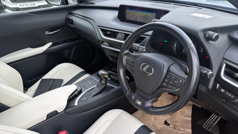 Lexus UX 250h 2.0 F-Sport 5dr CVT [Nav] Hybrid Hatchback - Image 11