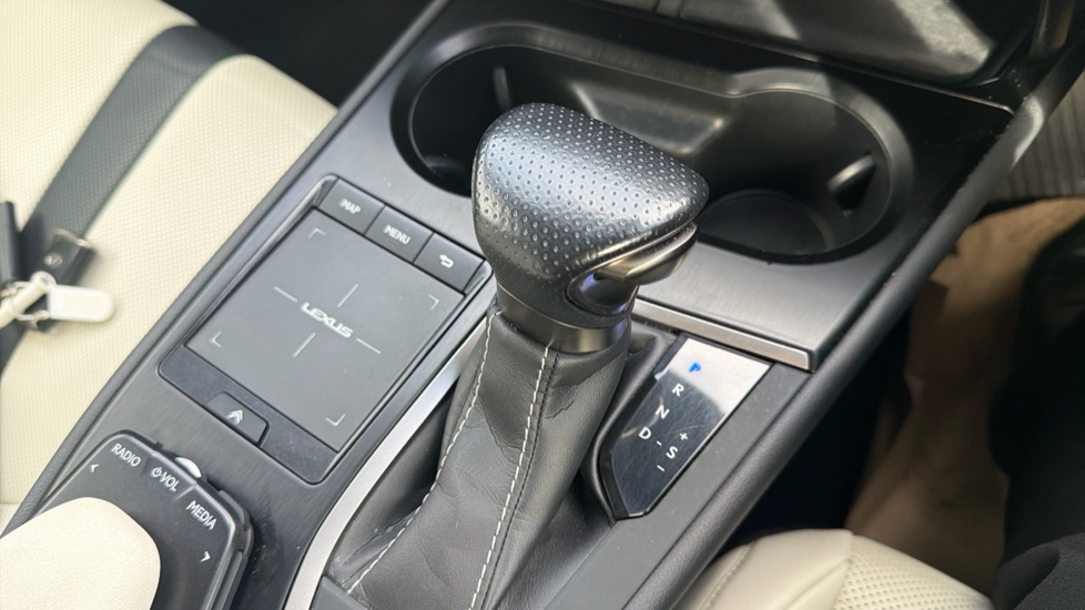 Lexus UX 250h 2.0 F-Sport 5dr CVT [Nav] Hybrid Hatchback - Image 13