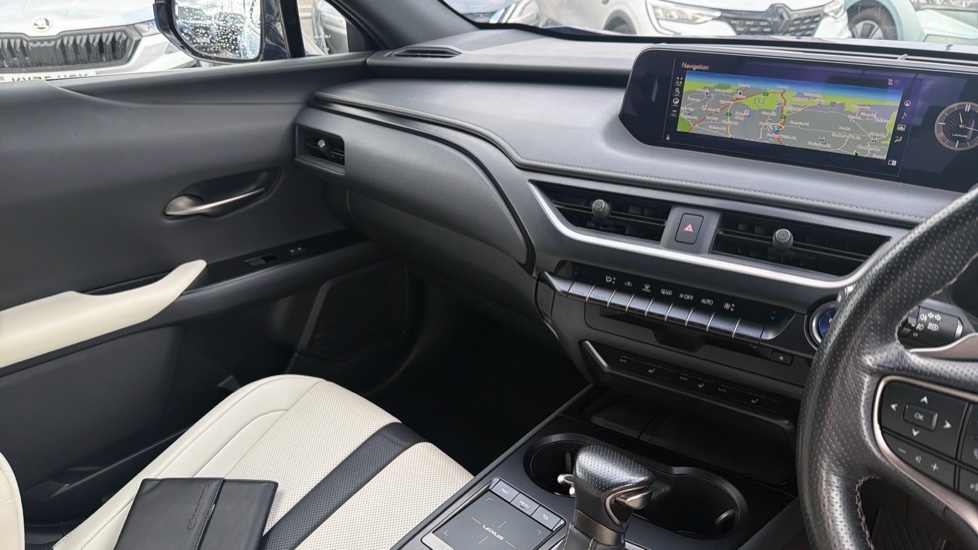 Lexus UX 250h 2.0 F-Sport 5dr CVT [Nav] Hybrid Hatchback - Image 14