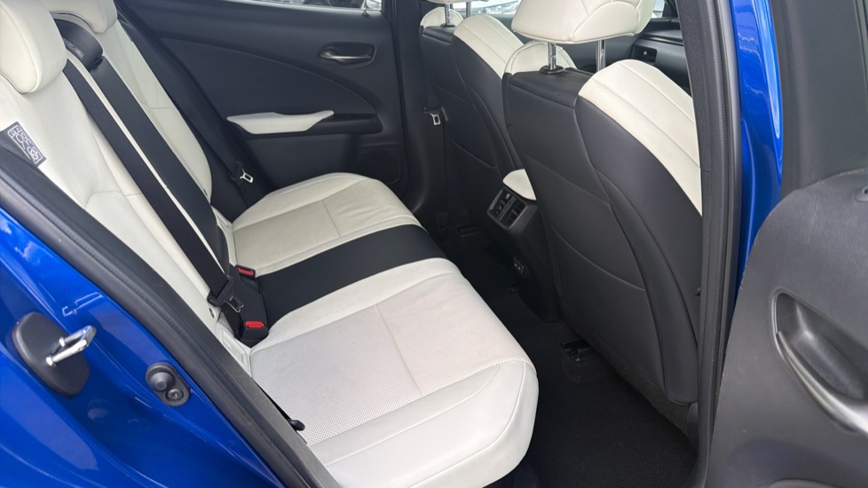 Lexus UX 250h 2.0 F-Sport 5dr CVT [Nav] Hybrid Hatchback - Image 16