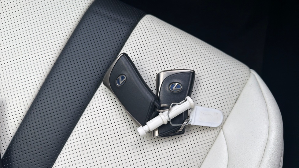 Lexus UX 250h 2.0 F-Sport 5dr CVT [Nav] Hybrid Hatchback - Image 20