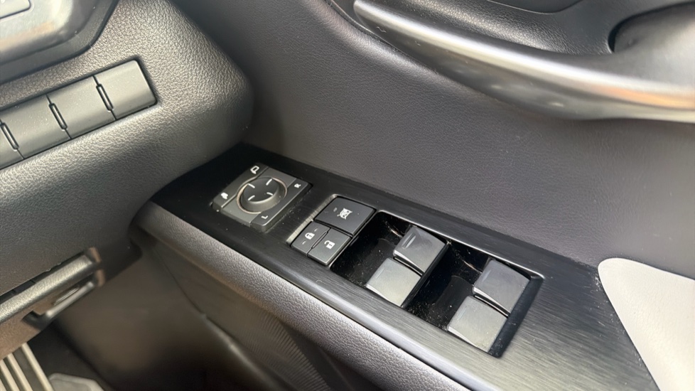 Lexus UX 250h 2.0 F-Sport 5dr CVT [Nav] Hybrid Hatchback - Image 26