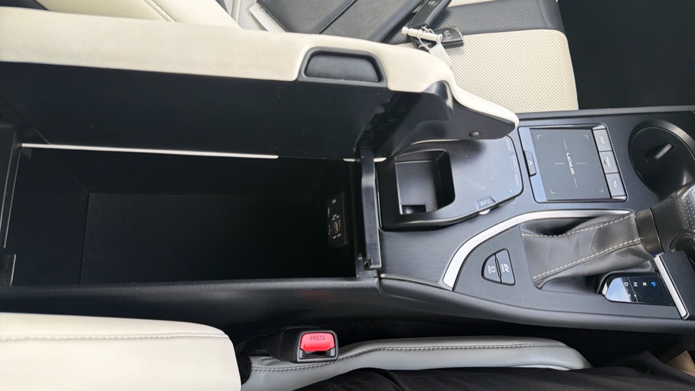 Lexus UX 250h 2.0 F-Sport 5dr CVT [Nav] Hybrid Hatchback - Image 33