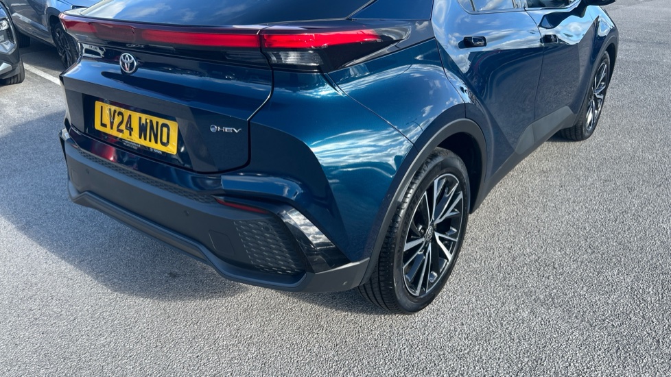 Toyota C-HR 1.8 Hybrid Excel 5dr CVT Hybrid Hatchback - Image 29