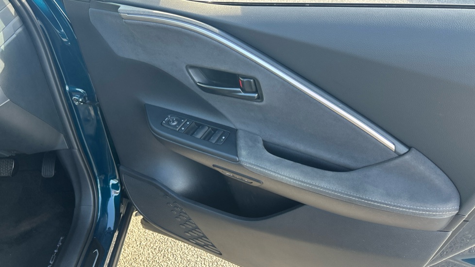 Toyota C-HR 1.8 Hybrid Excel 5dr CVT Hybrid Hatchback - Image 37