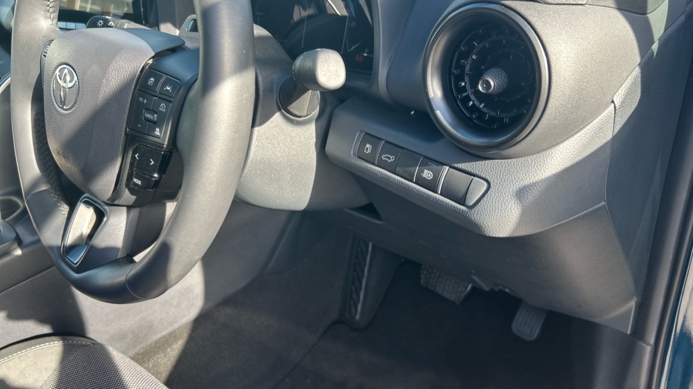 Toyota C-HR 1.8 Hybrid Excel 5dr CVT Hybrid Hatchback - Image 38
