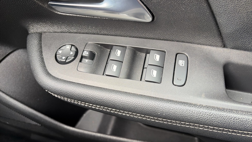 Vauxhall Mokka 100kW SRi Premium 50kWh 5dr Auto Electric Hatchback - Image 29