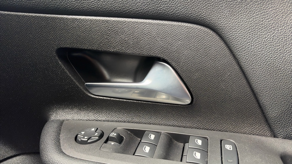 Vauxhall Mokka 100kW SRi Premium 50kWh 5dr Auto Electric Hatchback - Image 30