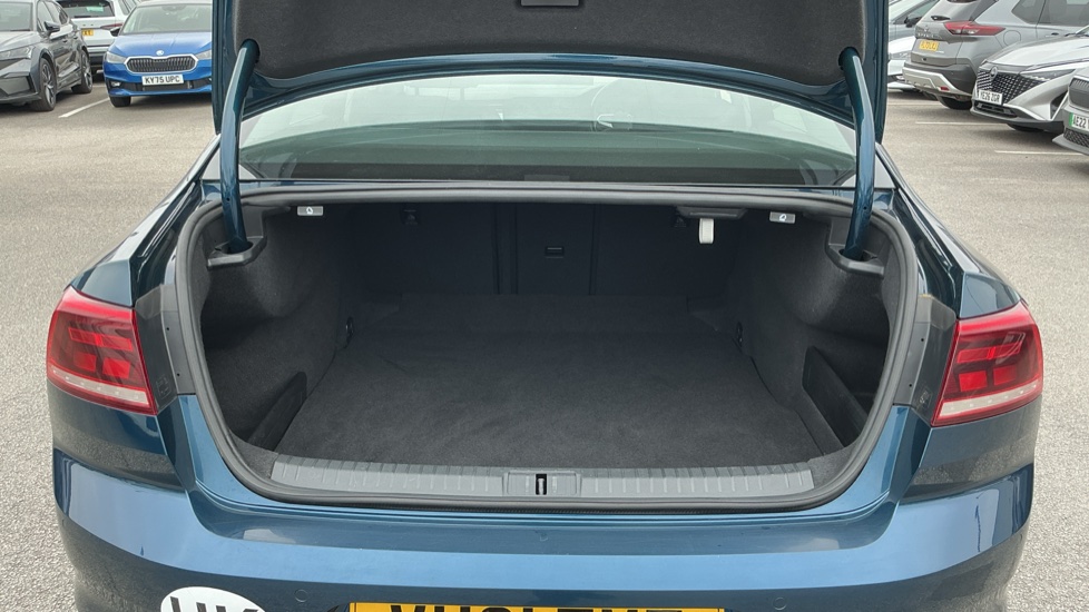 Volkswagen Passat 2.0 TDI EVO SCR SE Nav 4dr Diesel Saloon - Image 4