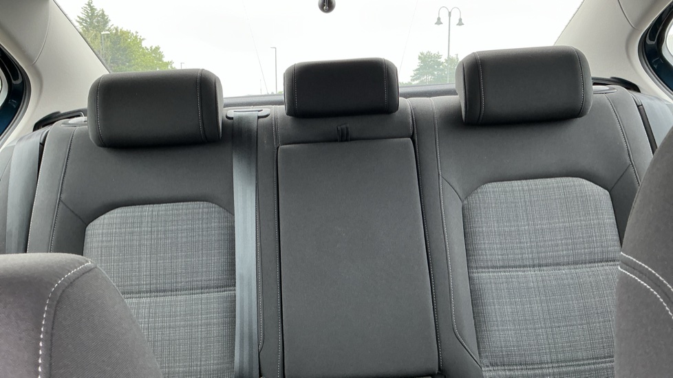 Volkswagen Passat 2.0 TDI EVO SCR SE Nav 4dr Diesel Saloon - Image 15