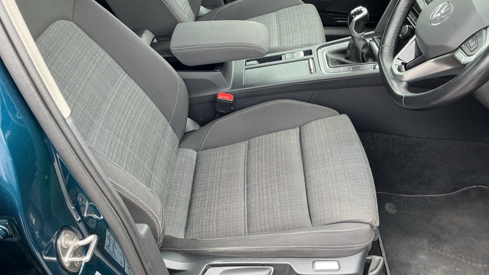 Volkswagen Passat 2.0 TDI EVO SCR SE Nav 4dr Diesel Saloon - Image 31