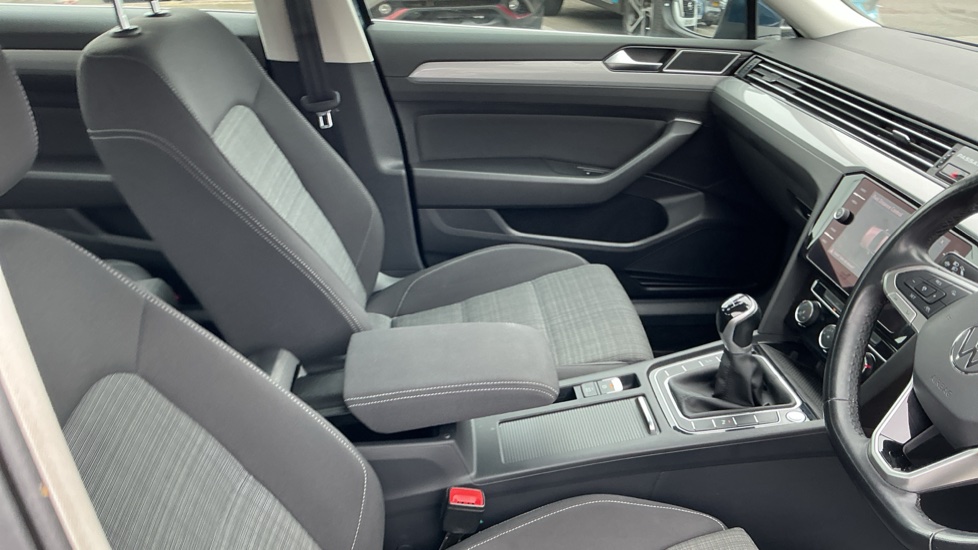 Volkswagen Passat 2.0 TDI EVO SCR SE Nav 4dr Diesel Saloon - Image 32