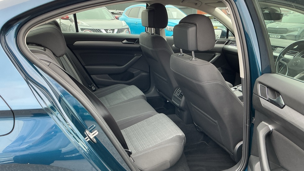 Volkswagen Passat 2.0 TDI EVO SCR SE Nav 4dr Diesel Saloon - Image 40