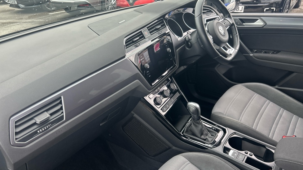 Volkswagen Touran 1.5 TSI EVO R-Line 5dr DSG Petrol Estate - Image 9