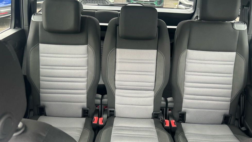 Volkswagen Touran 1.5 TSI EVO R-Line 5dr DSG Petrol Estate - Image 15