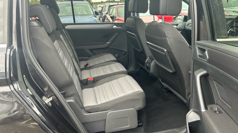 Volkswagen Touran 1.5 TSI EVO R-Line 5dr DSG Petrol Estate - Image 16