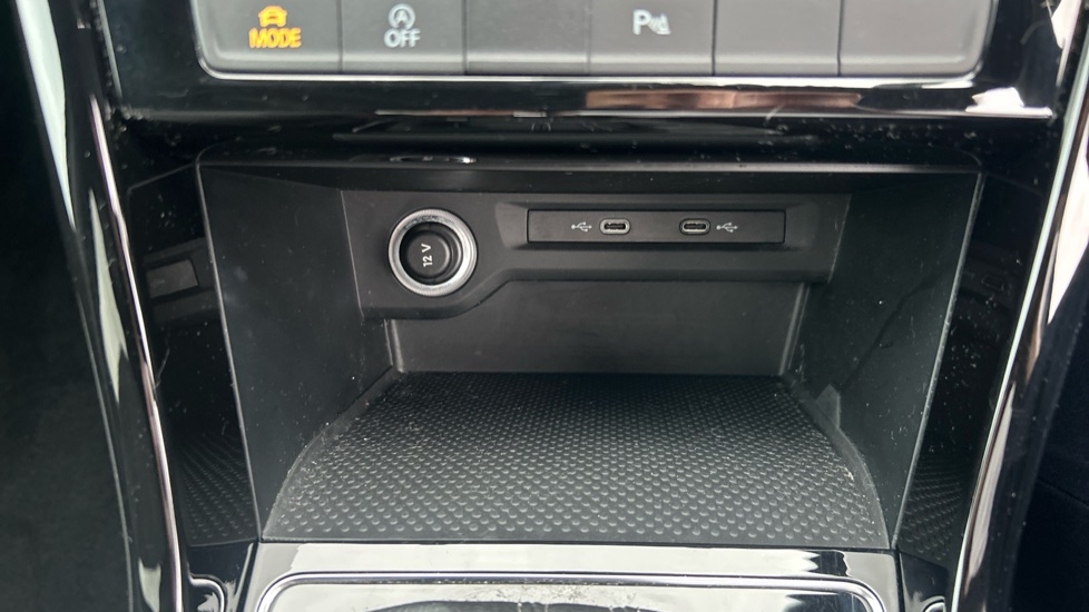 Volkswagen Touran 1.5 TSI EVO R-Line 5dr DSG Petrol Estate - Image 29