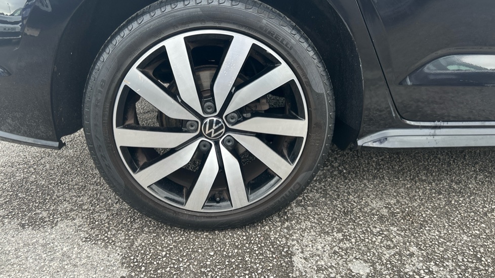 Volkswagen Touran 1.5 TSI EVO R-Line 5dr DSG Petrol Estate - Image 35