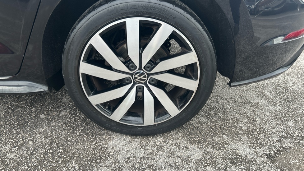 Volkswagen Touran 1.5 TSI EVO R-Line 5dr DSG Petrol Estate - Image 36