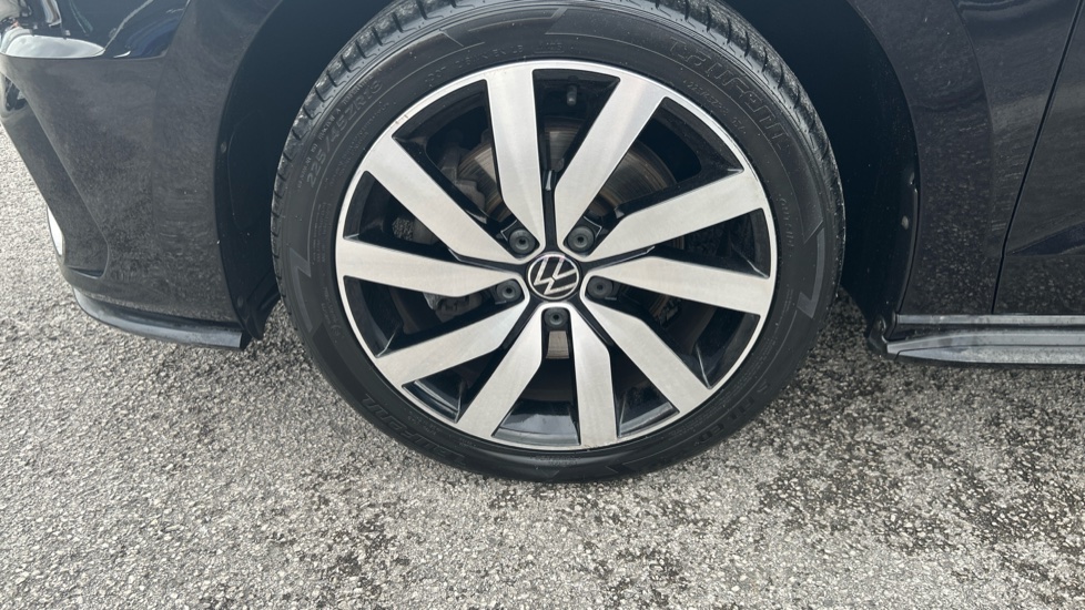 Volkswagen Touran 1.5 TSI EVO R-Line 5dr DSG Petrol Estate - Image 37