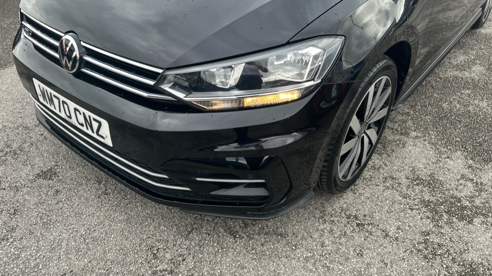 Volkswagen Touran 1.5 TSI EVO R-Line 5dr DSG Petrol Estate - Image 39