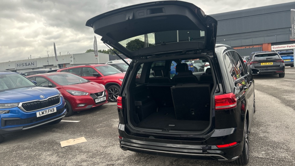 Volkswagen Touran 1.5 TSI EVO R-Line 5dr DSG Petrol Estate - Image 46