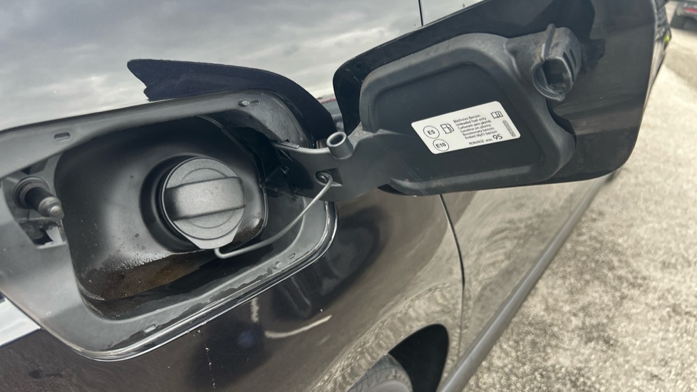 Volkswagen Touran 1.5 TSI EVO R-Line 5dr DSG Petrol Estate - Image 50