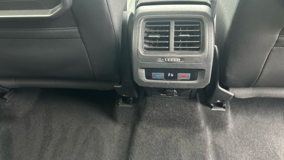 Volkswagen Touran 1.5 TSI EVO R-Line 5dr DSG Petrol Estate - Image 51