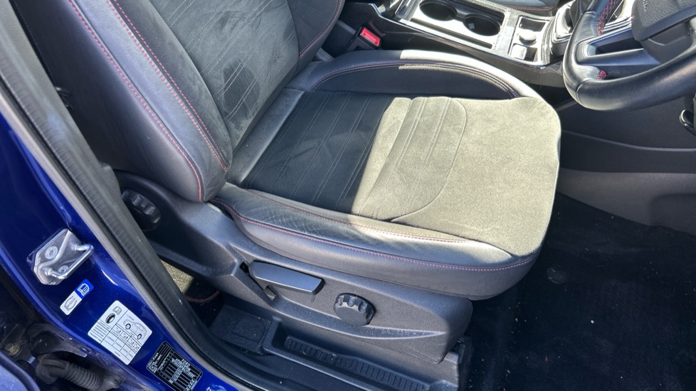 Ford Kuga 2.0 TDCi 180 ST-Line 5dr Diesel Estate - Image 29