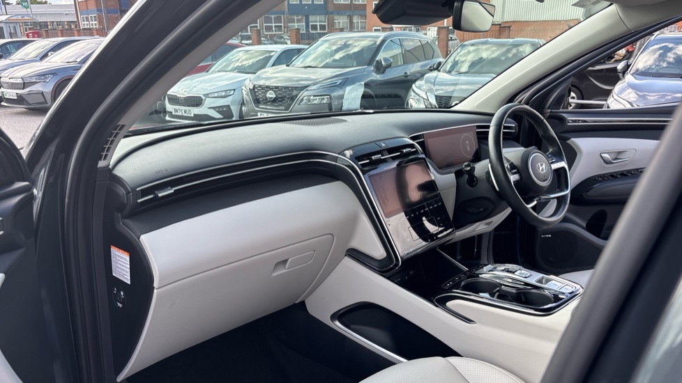 Hyundai TUCSON 1.6 TGDi Hybrid 230 Ultimate 5dr 2WD Auto Hybrid Estate - Image 9