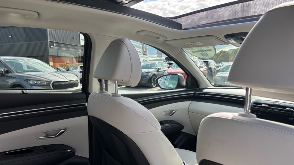 Hyundai TUCSON 1.6 TGDi Hybrid 230 Ultimate 5dr 2WD Auto Hybrid Estate - Image 32
