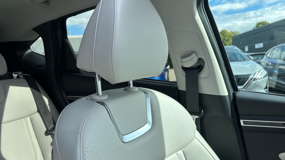 Hyundai TUCSON 1.6 TGDi Hybrid 230 Ultimate 5dr 2WD Auto Hybrid Estate - Image 38