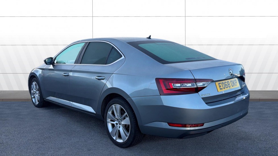 Skoda Superb 2.0 TSI SE L Executive 5dr DSG Petrol Hatchback - Image 2