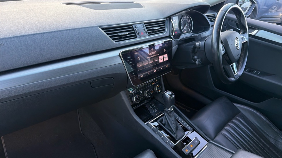 Skoda Superb 2.0 TSI SE L Executive 5dr DSG Petrol Hatchback - Image 9