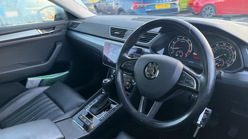 Skoda Superb 2.0 TSI SE L Executive 5dr DSG Petrol Hatchback - Image 11