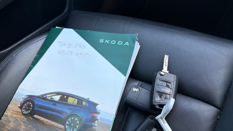 Skoda Superb 2.0 TSI SE L Executive 5dr DSG Petrol Hatchback - Image 19