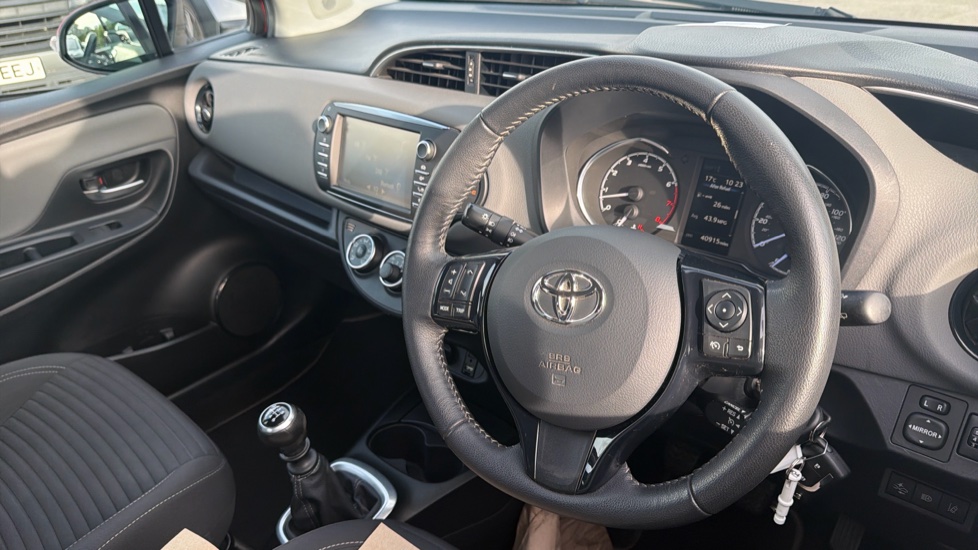 Toyota Yaris 1.5 VVT-i Icon 5dr Petrol Hatchback - Image 11