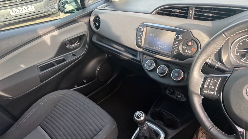 Toyota Yaris 1.5 VVT-i Icon 5dr Petrol Hatchback - Image 14