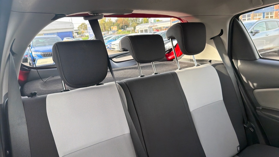 Toyota Yaris 1.5 VVT-i Icon 5dr Petrol Hatchback - Image 15