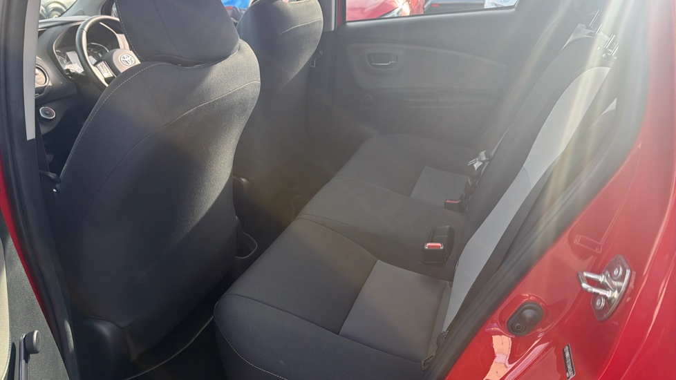 Toyota Yaris 1.5 VVT-i Icon 5dr Petrol Hatchback - Image 16
