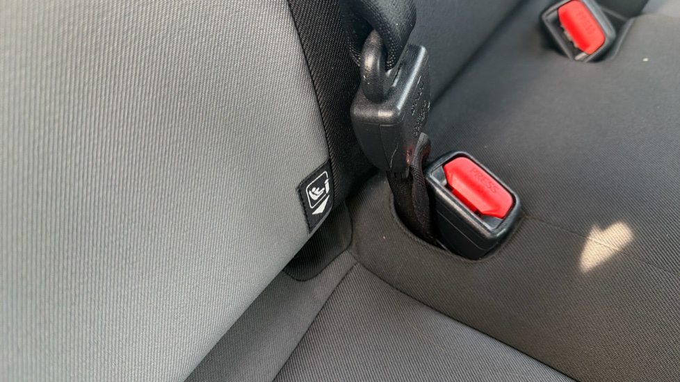 Toyota Yaris 1.5 VVT-i Icon 5dr Petrol Hatchback - Image 17