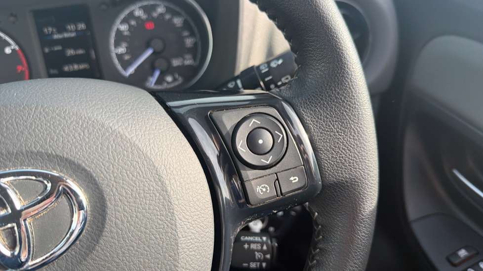 Toyota Yaris 1.5 VVT-i Icon 5dr Petrol Hatchback - Image 22