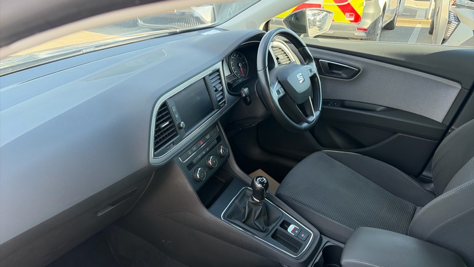 SEAT Leon 1.5 TSI EVO SE Dynamic [EZ] 5dr Petrol Hatchback - Image 9