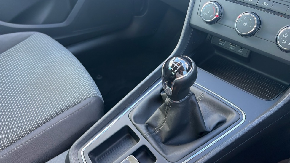 SEAT Leon 1.5 TSI EVO SE Dynamic [EZ] 5dr Petrol Hatchback - Image 13