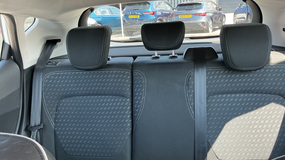 Ford Fiesta 1.1 Zetec 5dr Petrol Hatchback - Image 15