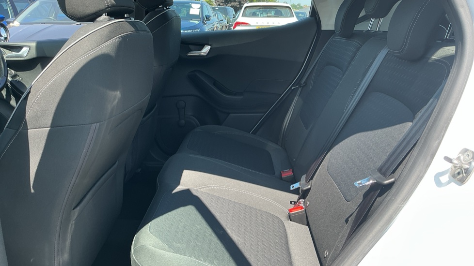 Ford Fiesta 1.1 Zetec 5dr Petrol Hatchback - Image 16