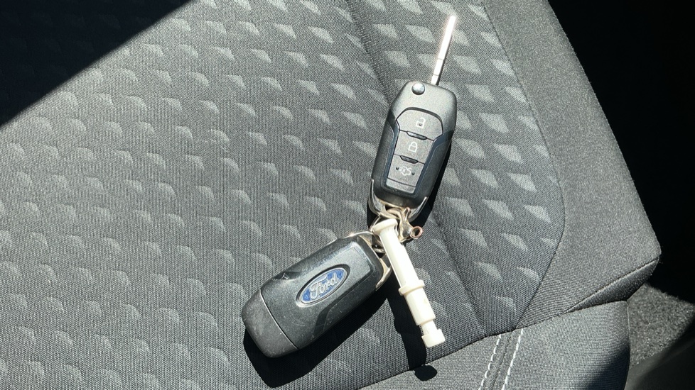 Ford Fiesta 1.1 Zetec 5dr Petrol Hatchback - Image 20