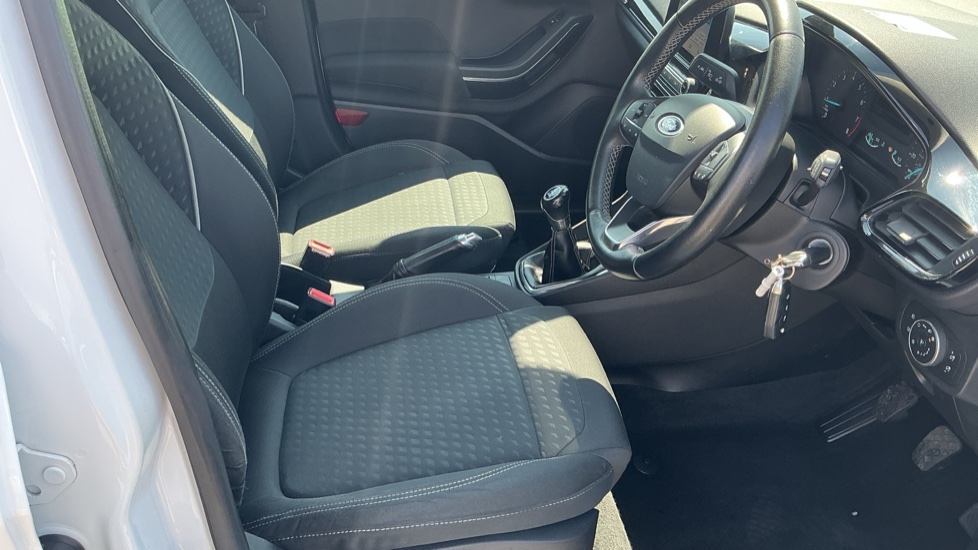 Ford Fiesta 1.1 Zetec 5dr Petrol Hatchback - Image 33