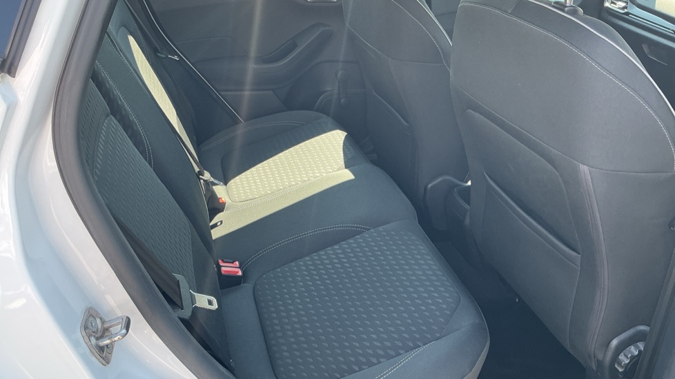 Ford Fiesta 1.1 Zetec 5dr Petrol Hatchback - Image 35